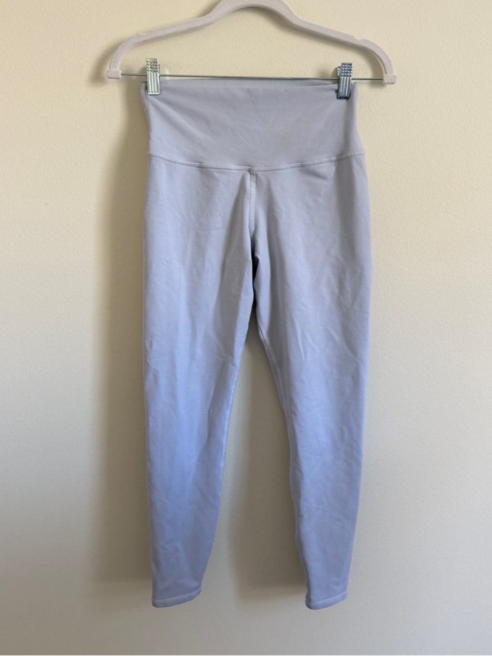 ALO Airbrush Blue Leggings Size Medium Cropped 23” - Picture 2 of 8